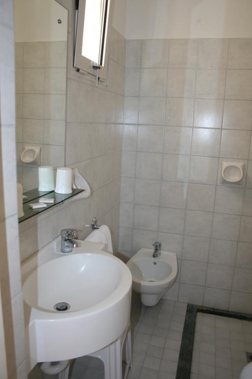 Albergo Da Siro Misano Adriatico Quarto foto